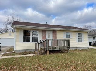608 E Madison St, Mackinaw, IL