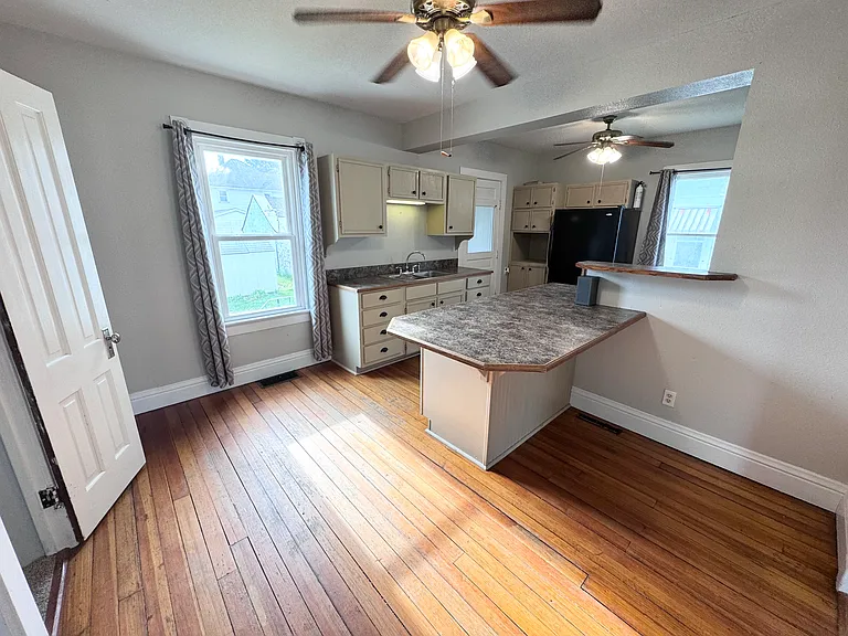108 N Main St — Photo 9