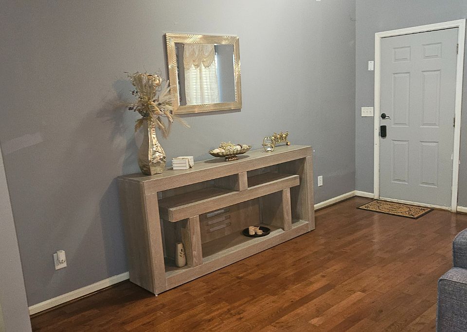 Bright and Welcoming Entrance