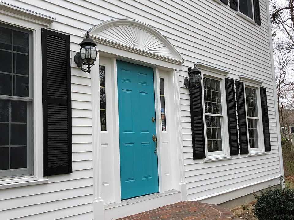 2700 sf Colonial stands prestigious to on a hill.
