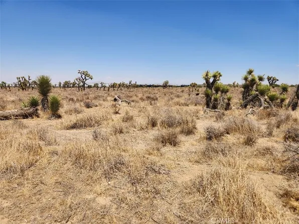 11 Wolf Dr, Phelan, CA 92371