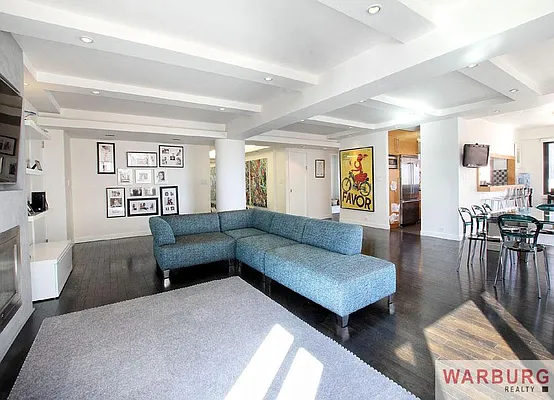 Sold by Warburg | media 19