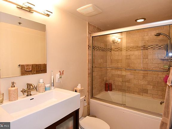 5th image of 1211 S Eads St APT 705