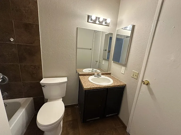 2420 Ellis St #C — Photo 12