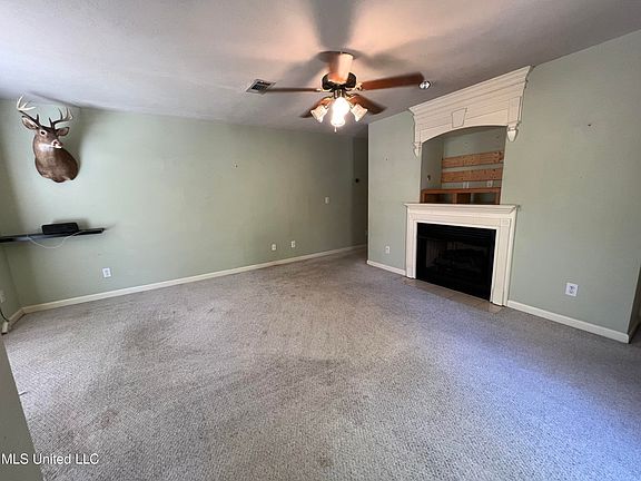 5th image of 696 Bay Park Dr