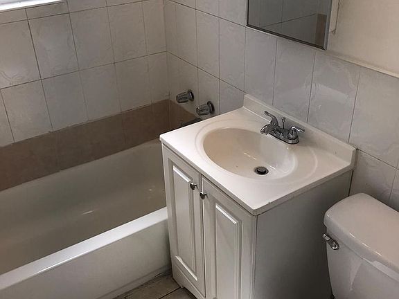 5th image of 1525 NW 1st Pl APT 12