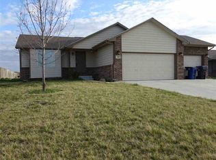 109 Summer Dr, Newton, KS 67114