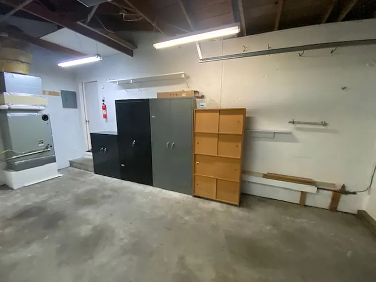 920 Crest Ave — Photo 43