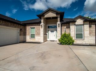 410 Hazeltine Dr, Portland, TX 78374