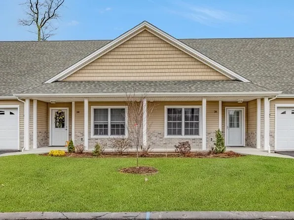 27 Lodge Ln #27, Wilbraham, MA 01095