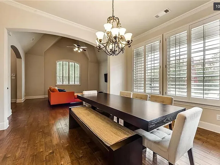 2501 Lady Viviane Ln — Photo 10