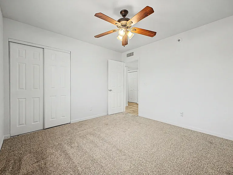 5439 W Becker Ln — Photo 15