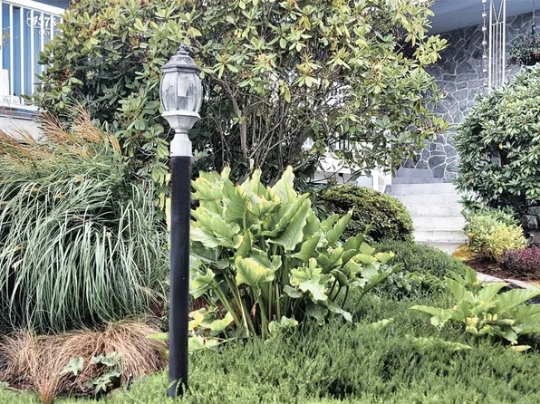 4575 Sumner Pl, Saanich, BC V8N 3V8