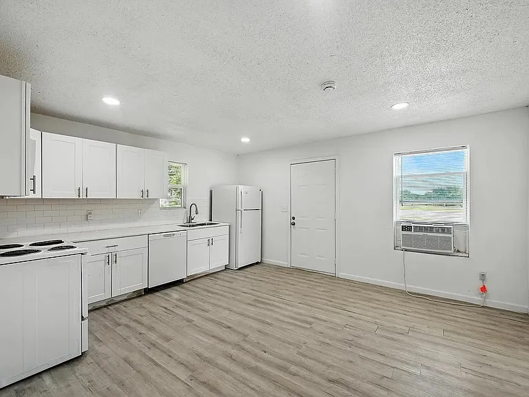 320 T A Carroll Ave — Photo 14