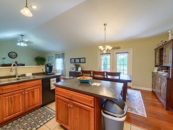 5th image of 79 Stone Trace Dr