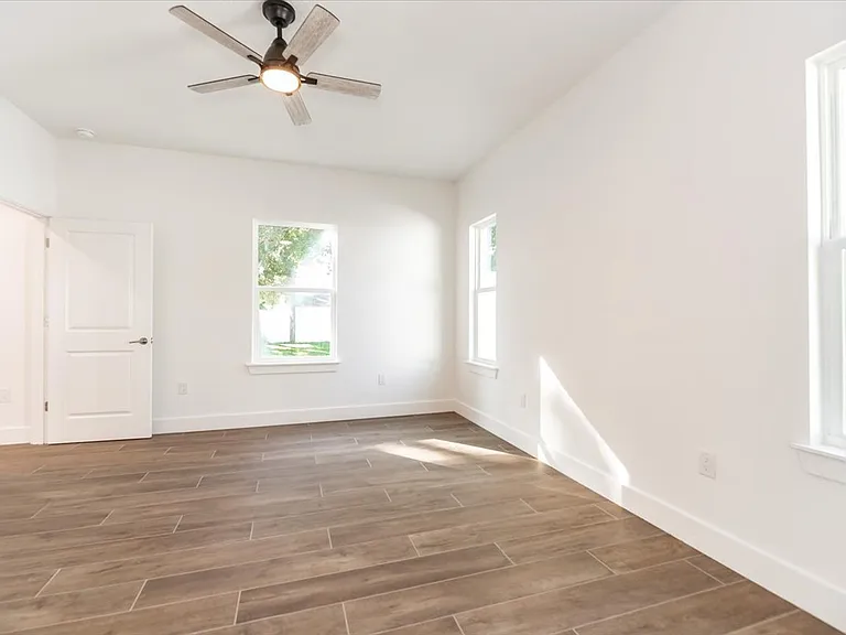 1709 Holly Rd — Photo 30