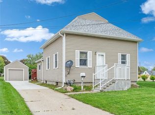 428 S 6th Ave E, Newton, IA 50208
