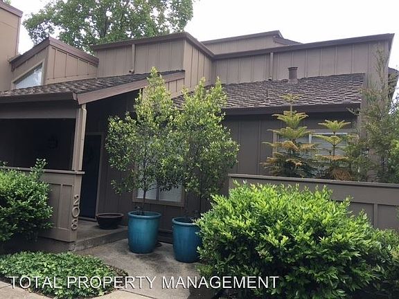 2nd image of 208 Charter Oaks Cir