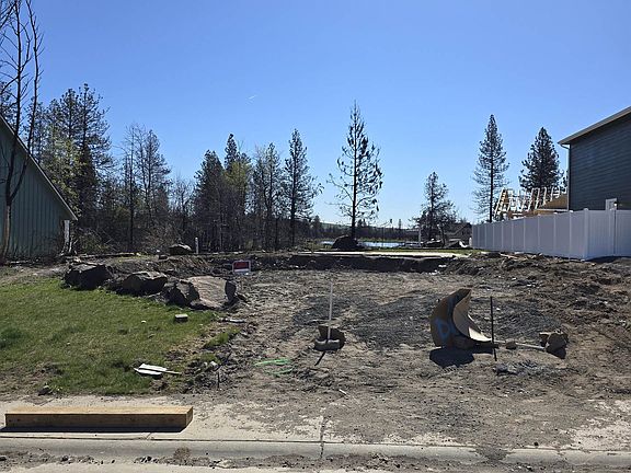 2nd image of 731 S Evergreen Dr