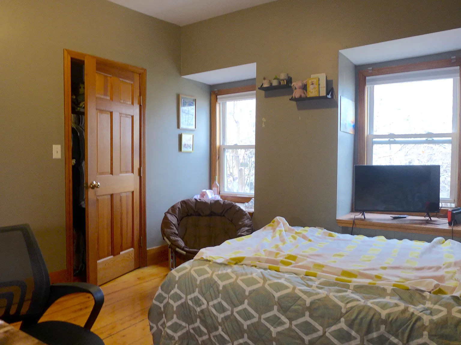 6 bed, 9999 sqft, $1,500 — Photo 1