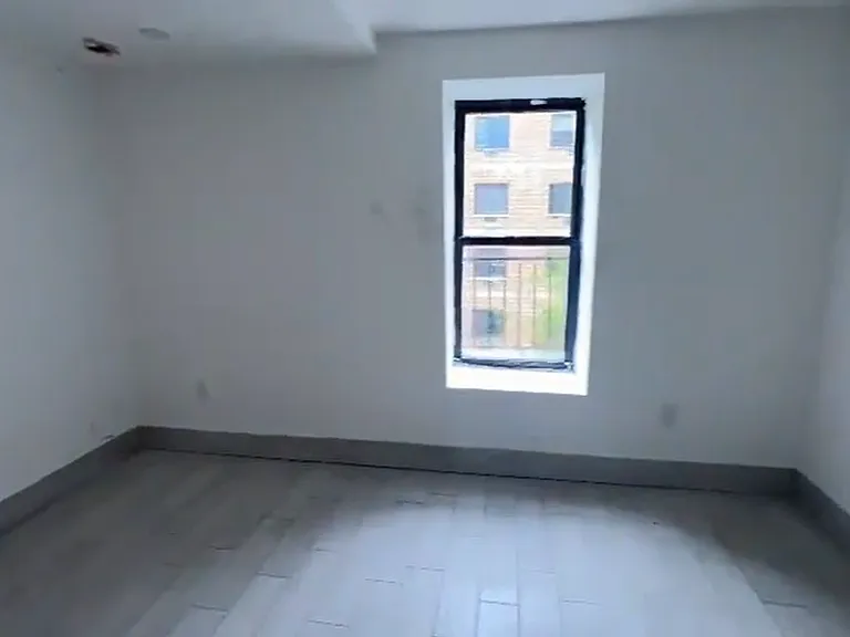 1675 Popham Ave #1E — Photo 2