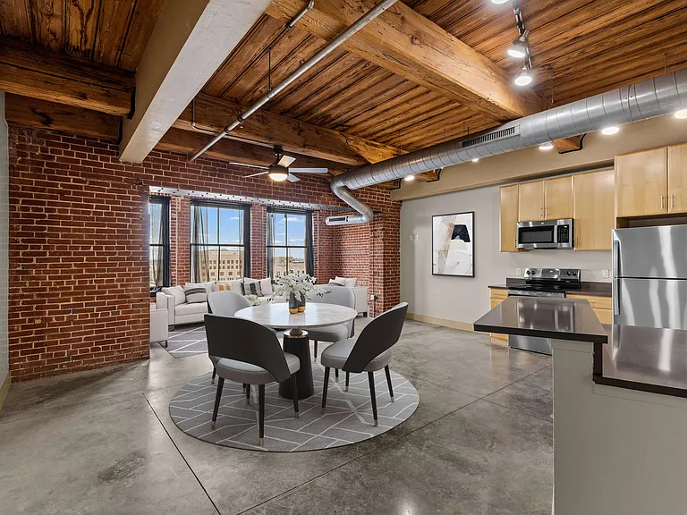 Bogen | Urban Chic Lofts — Photo 21