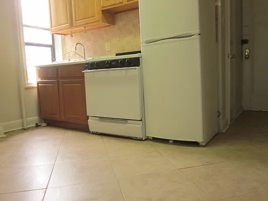 Rented by Broadway International Realty Corp | media 2