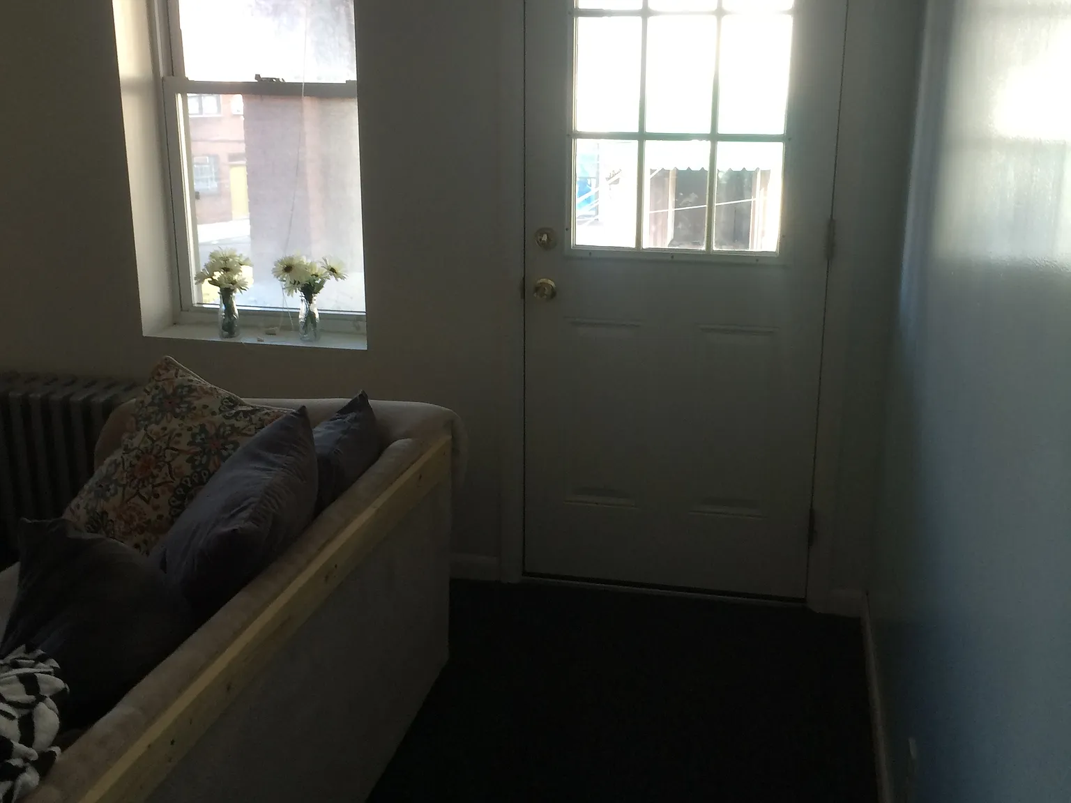 3 bed, 900 sqft, $2,700 — Photo 3