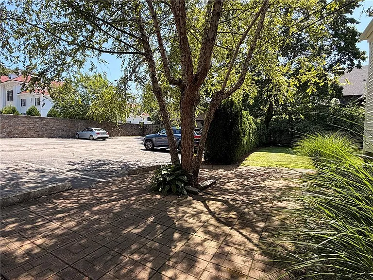 412 Bellevue Ave #3 — Photo 41