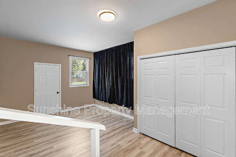 3 bed, 1.0 bath, 1100 sqft, $2,000 — Photo 4
