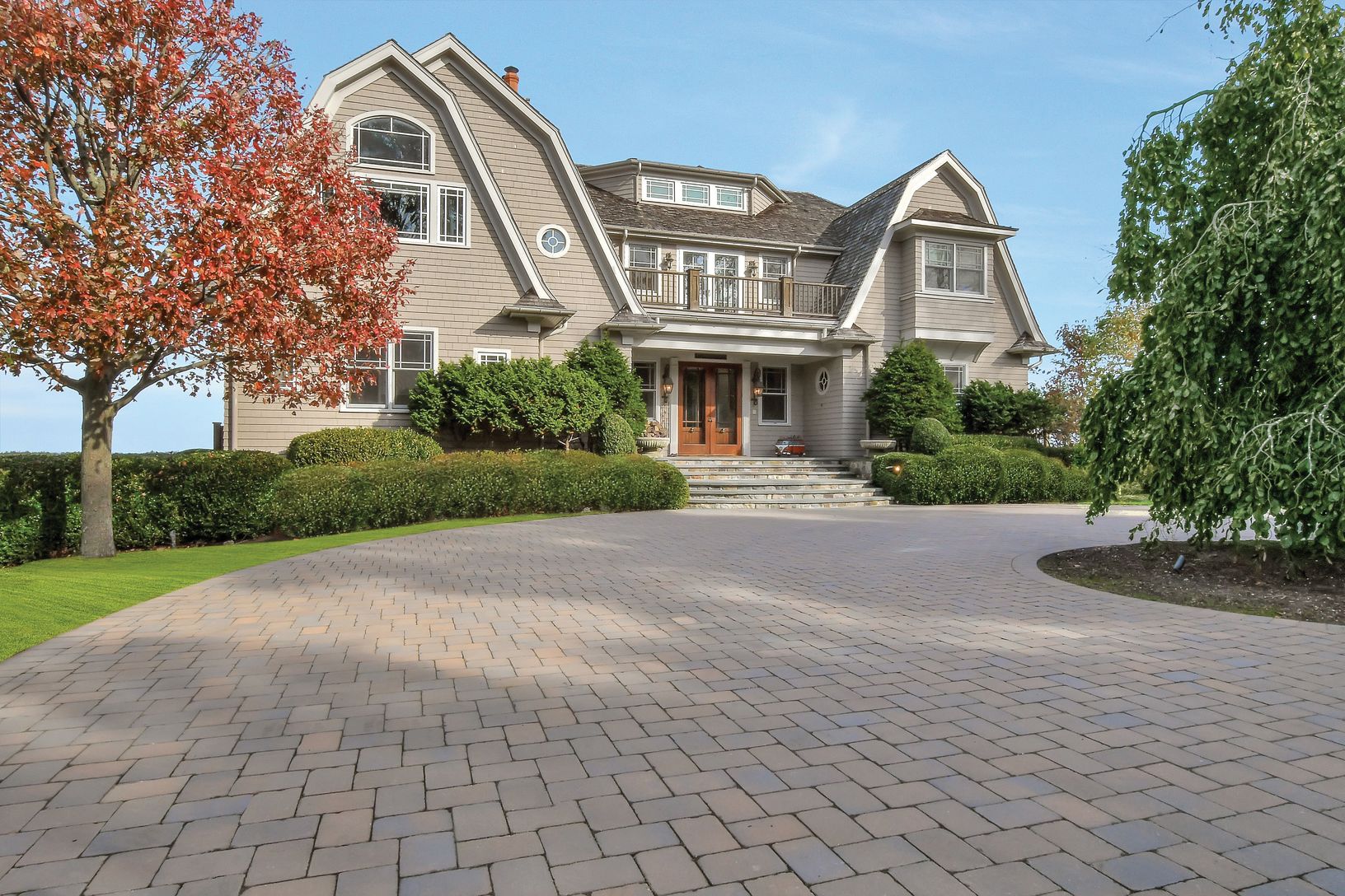 10 Lari Lane, Shelter Island - Bumblebee Manor - Front Entry