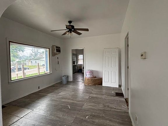 4th image of 1821 W Sample St