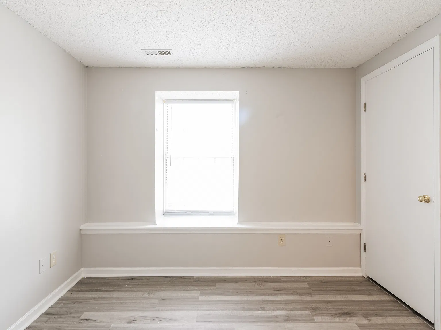 1624 Arlyn Circle - D - 1 — Photo 2