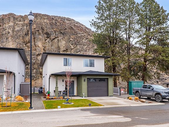 2nd image of 2683 Ord Rd #101