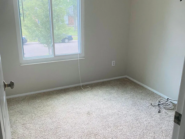 1282 Firethorne Dr — Photo 6