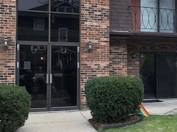 34 W Maple Ave, Mundelein, IL 60060