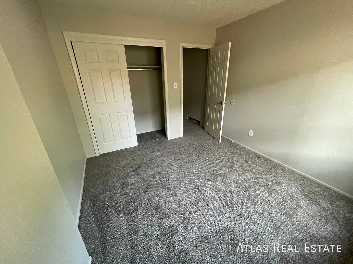 303 University Dr — Photo 4