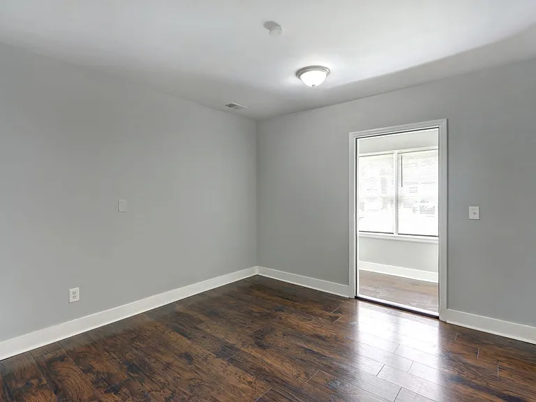 1814 E 39th St — Photo 13
