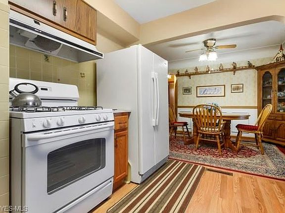 2nd image of 118 Rockdale Ave