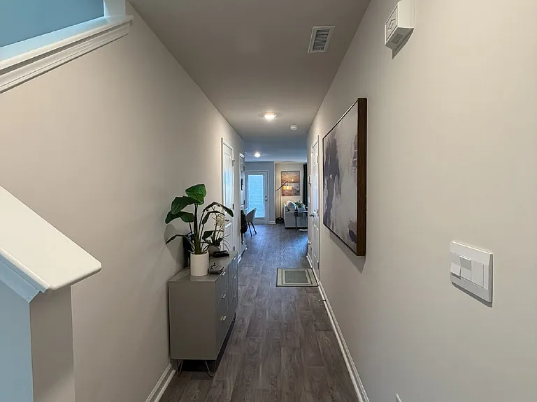 211 Seymour Village Dr — Photo 1