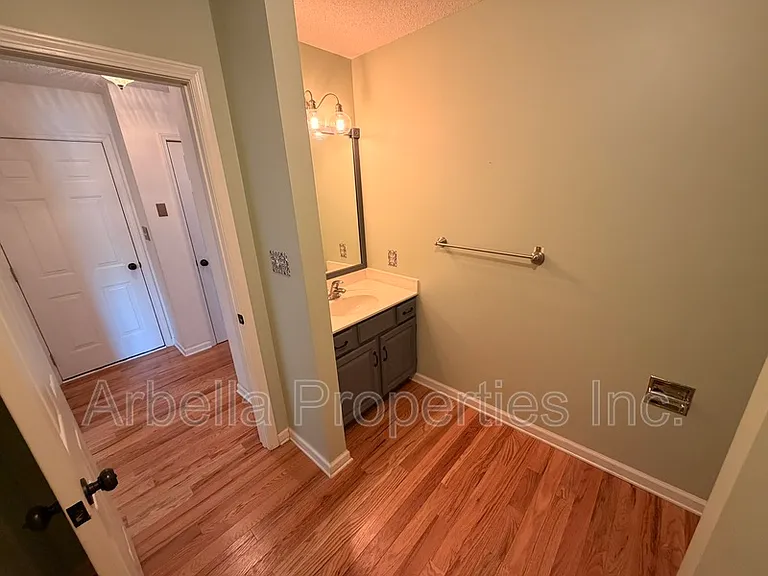 215 Radford Dr — Photo 8