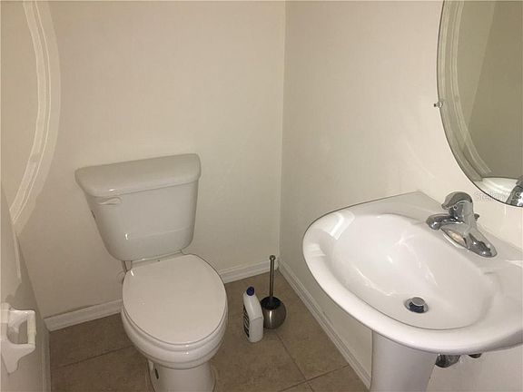 5th image of 1004 Creek Park Dr