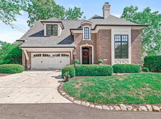 155 S 8th St, Zionsville, IN 46077