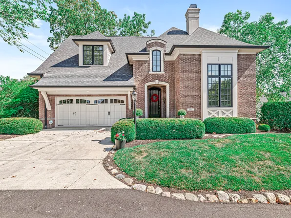 155 S 8th St, Zionsville, IN 46077