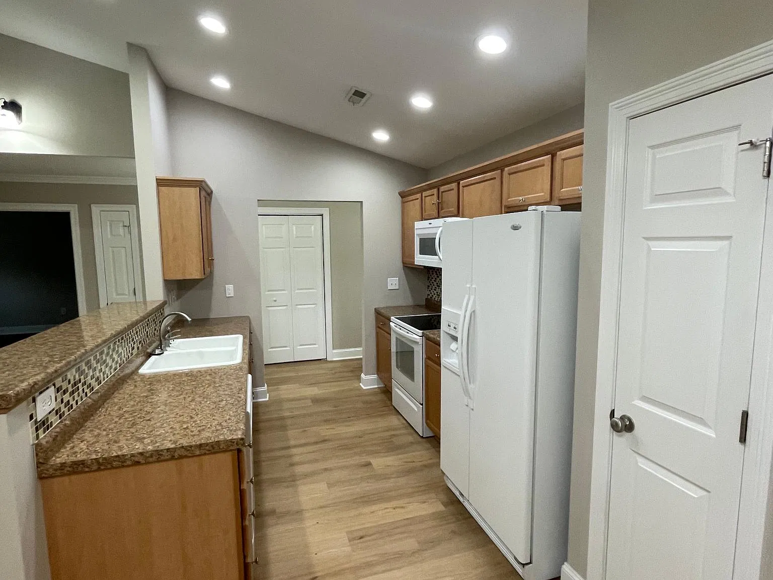 3 bed, 1550 sqft, $2,100 — Photo 4