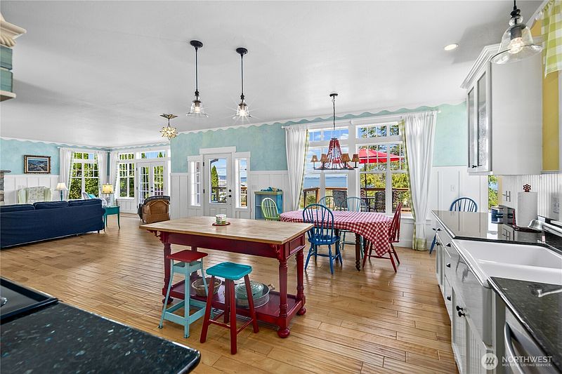 3rd image of 886 Port Susan Terrace Road