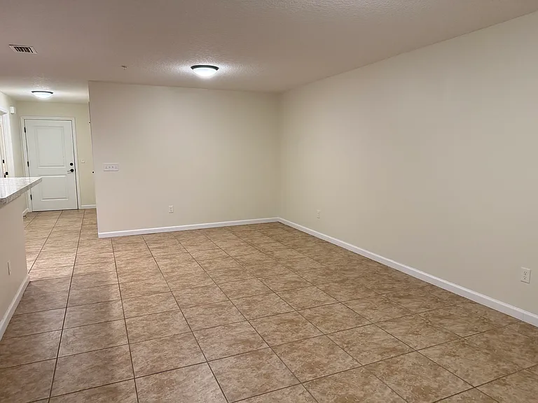 806 Oak St #14-1 — Photo 11