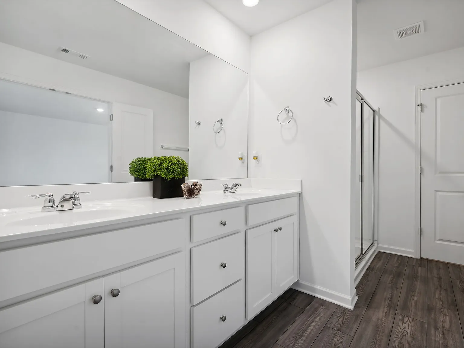 3 bed, 2473 sqft, $2,800 — Photo 4