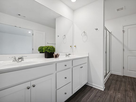 Bathroom (Master Bedroom)