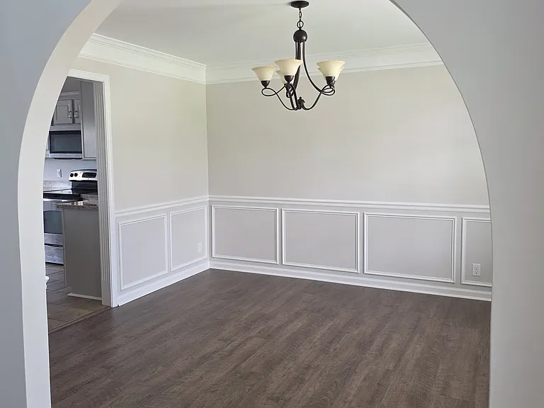 1186 Castlewood Dr — Photo 11